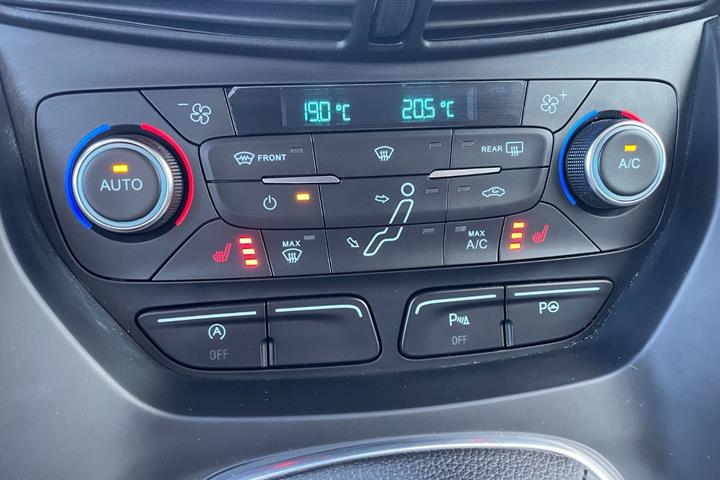 Grå Ford C-MAX fra 2018