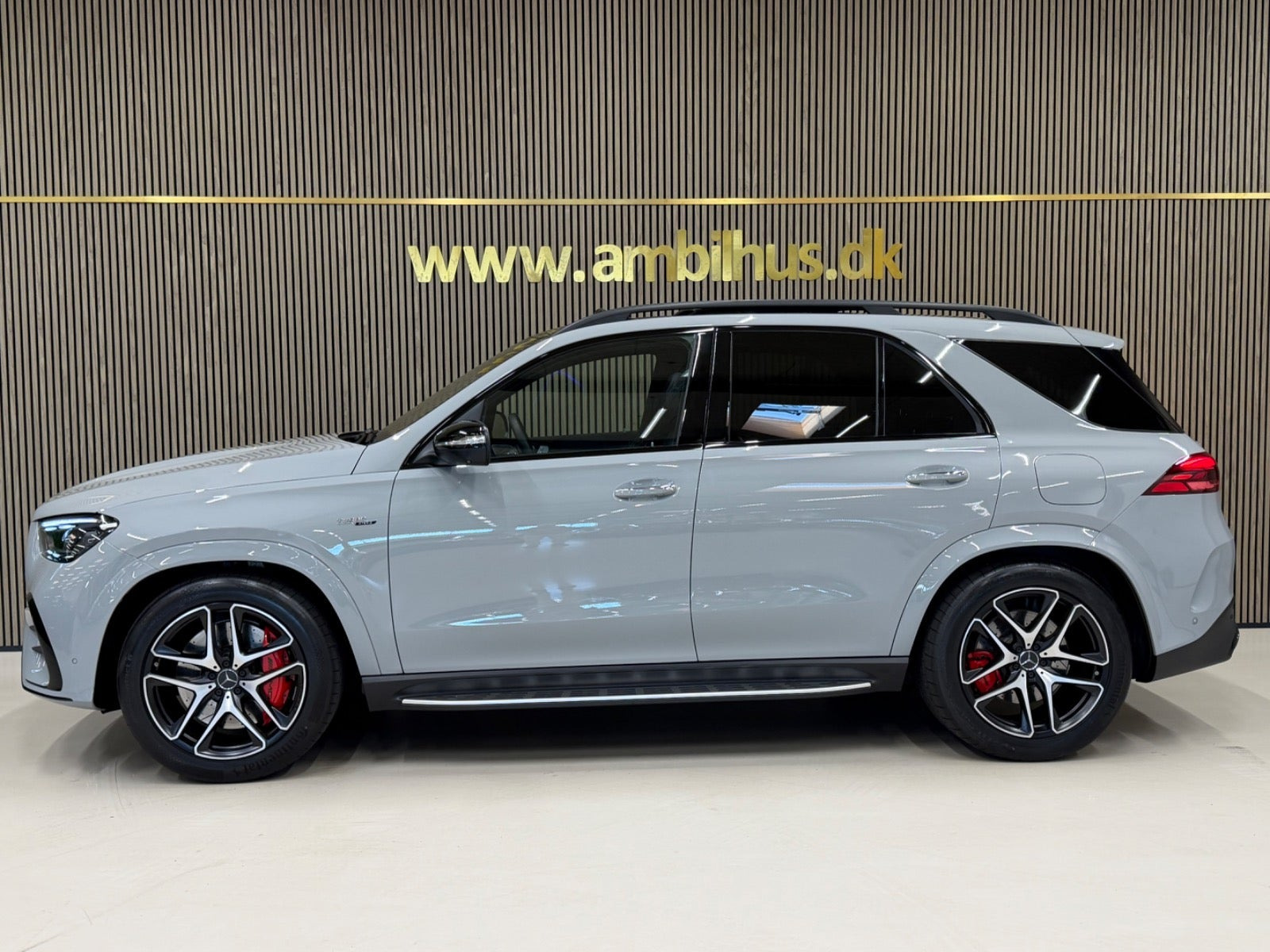 Grå Mercedes GLE53 fra 2025