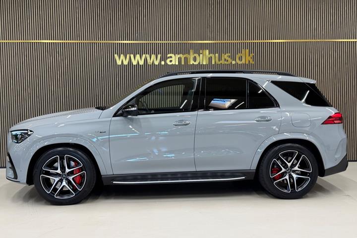 Grå Mercedes GLE53 fra 2025