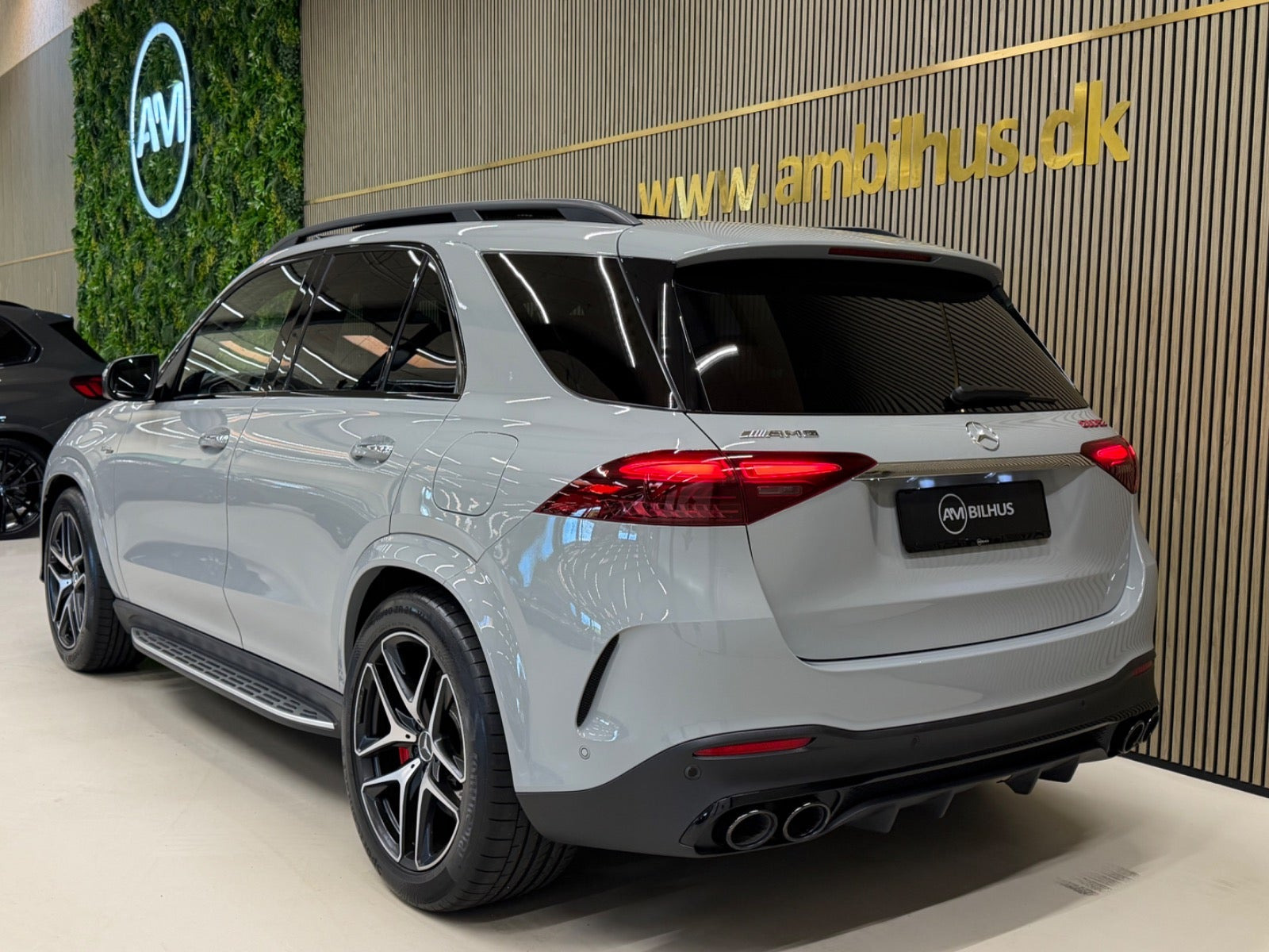 Grå Mercedes GLE53 fra 2025