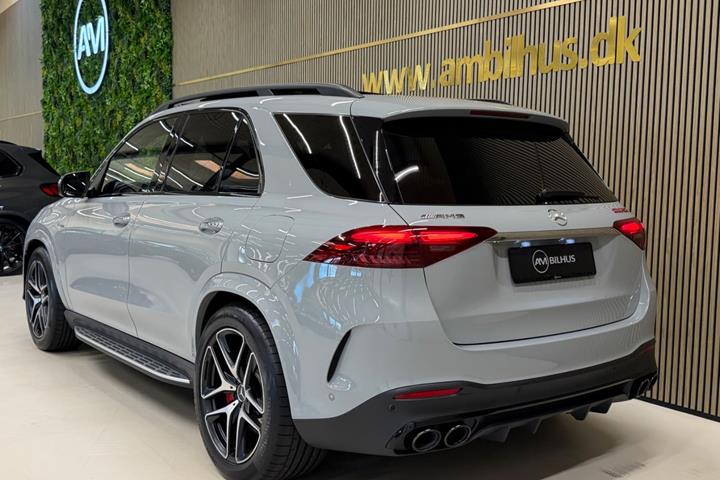 Grå Mercedes GLE53 fra 2025
