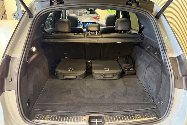 Grå Mercedes GLE53 fra 2025