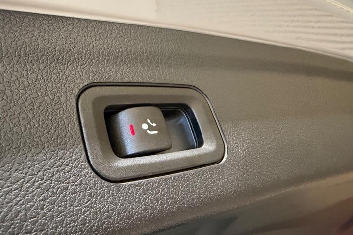 Grå Mercedes GLE53 fra 2025