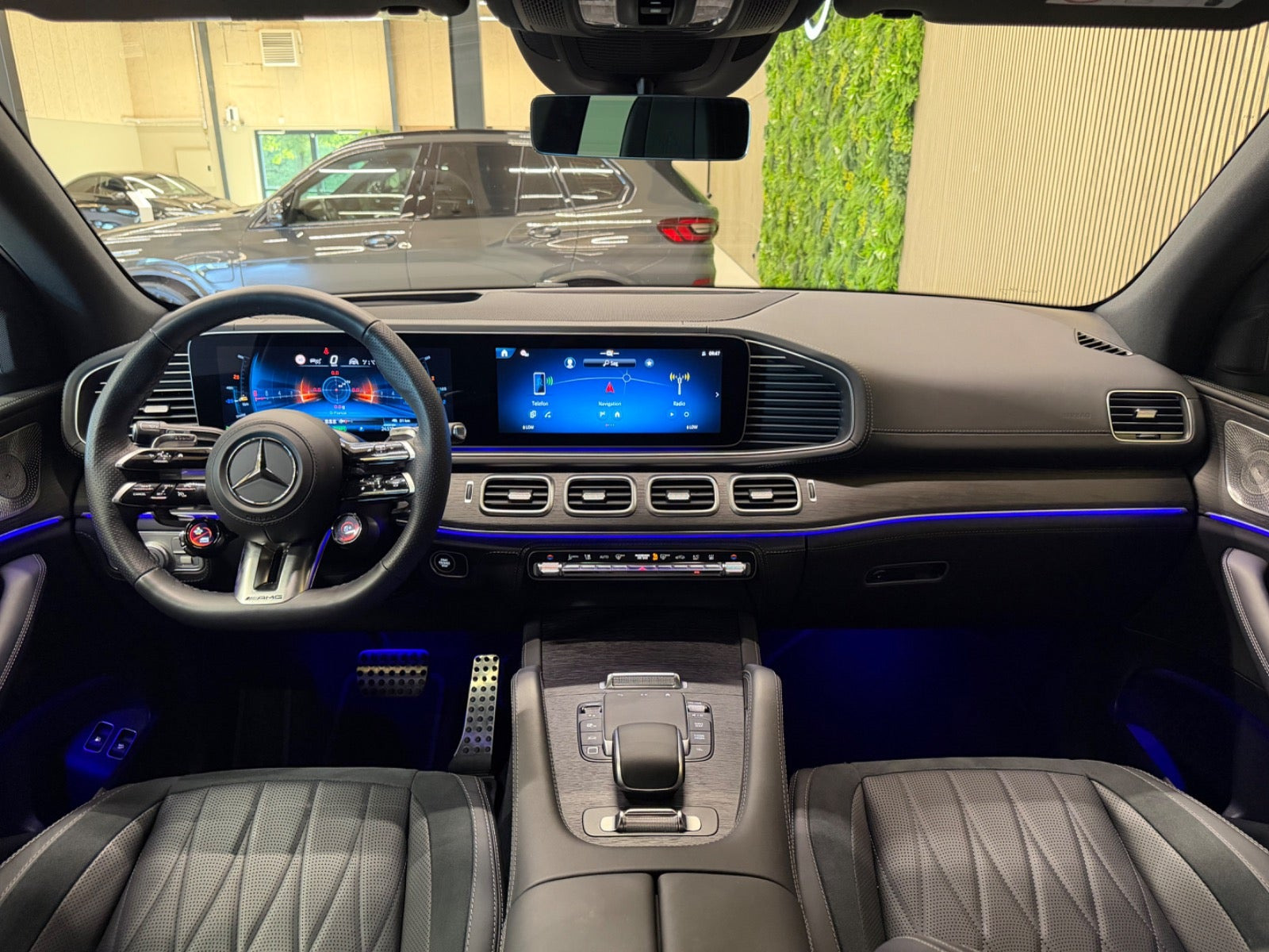 Grå Mercedes GLE53 fra 2025