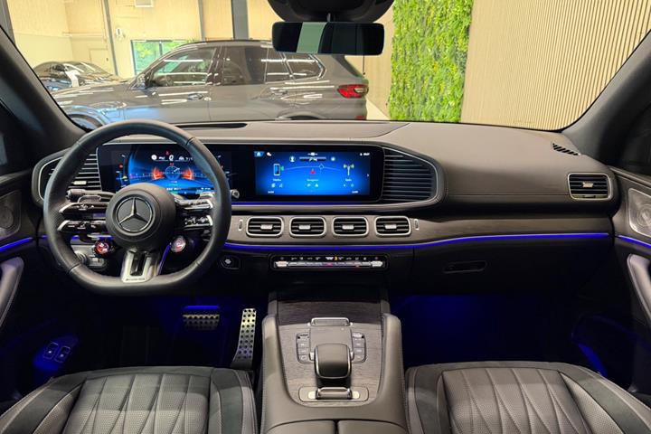 Grå Mercedes GLE53 fra 2025