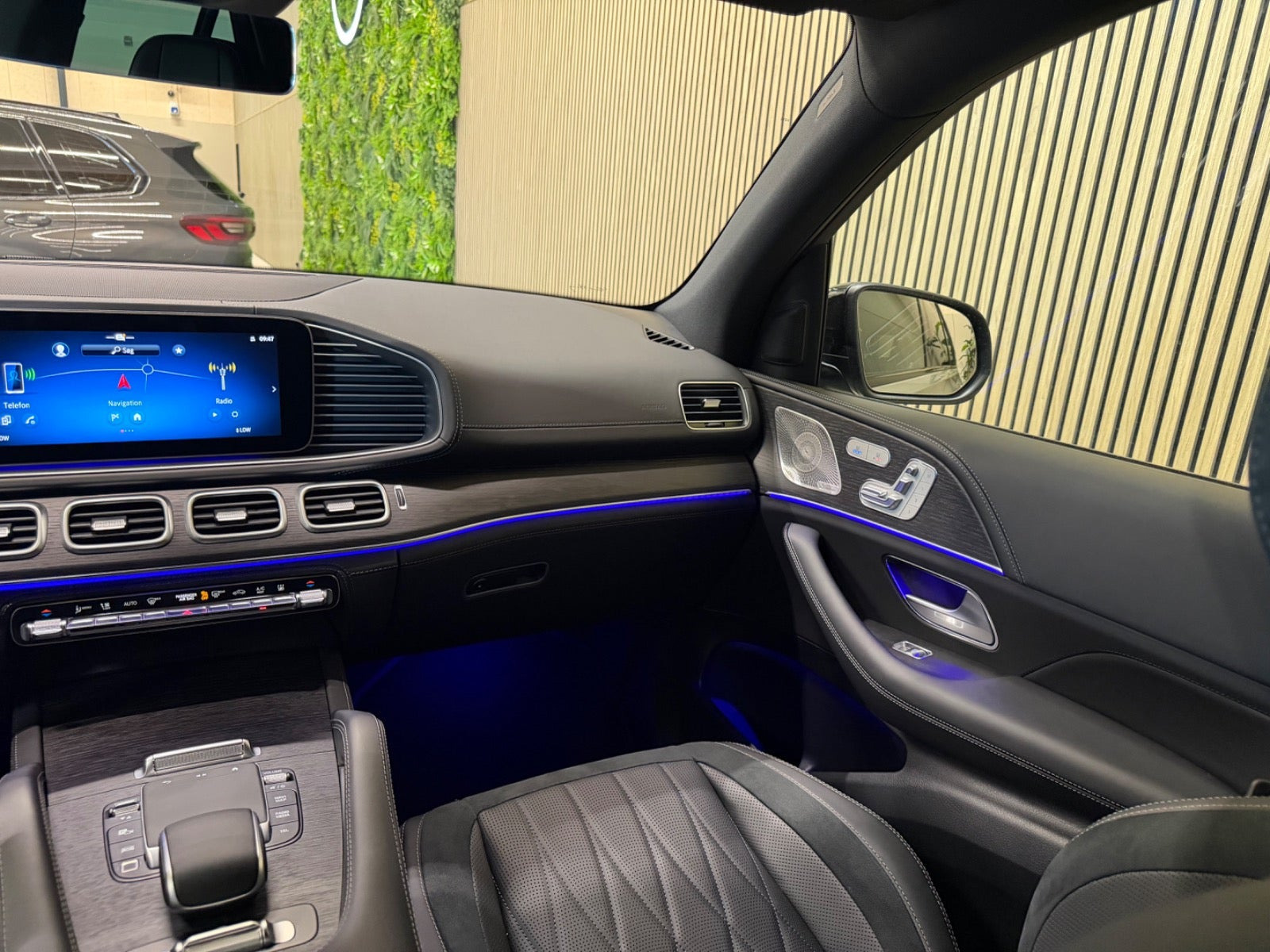 Grå Mercedes GLE53 fra 2025
