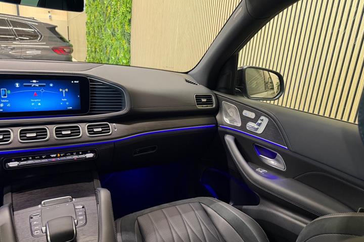 Grå Mercedes GLE53 fra 2025