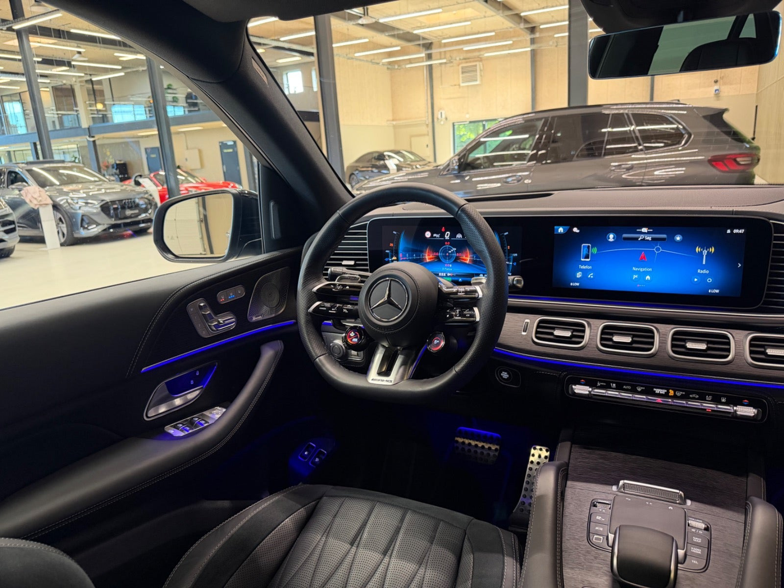 Grå Mercedes GLE53 fra 2025