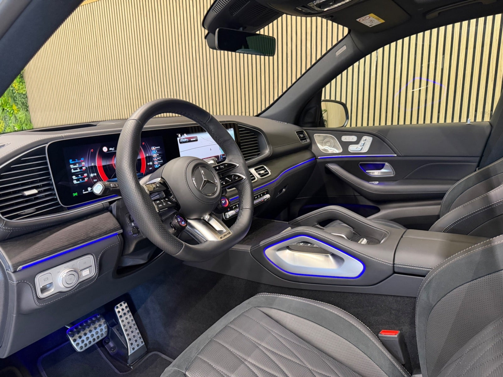 Grå Mercedes GLE53 fra 2025