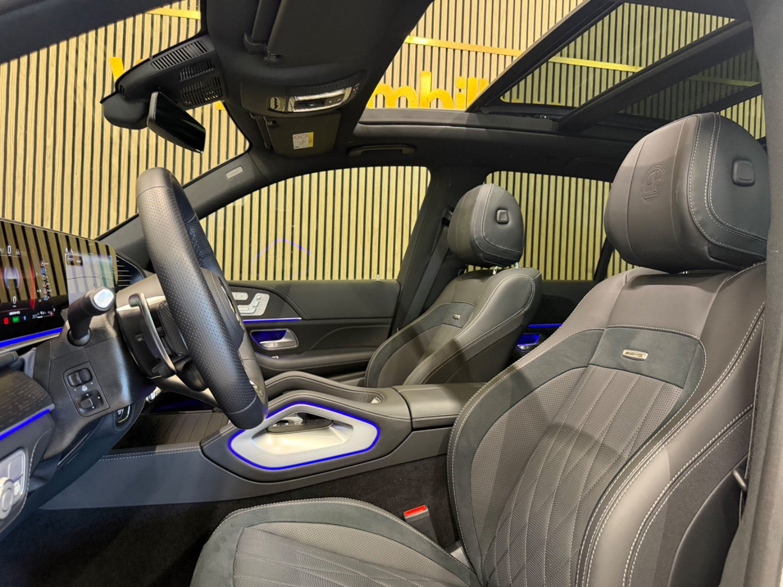 Grå Mercedes GLE53 fra 2025