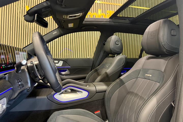 Grå Mercedes GLE53 fra 2025
