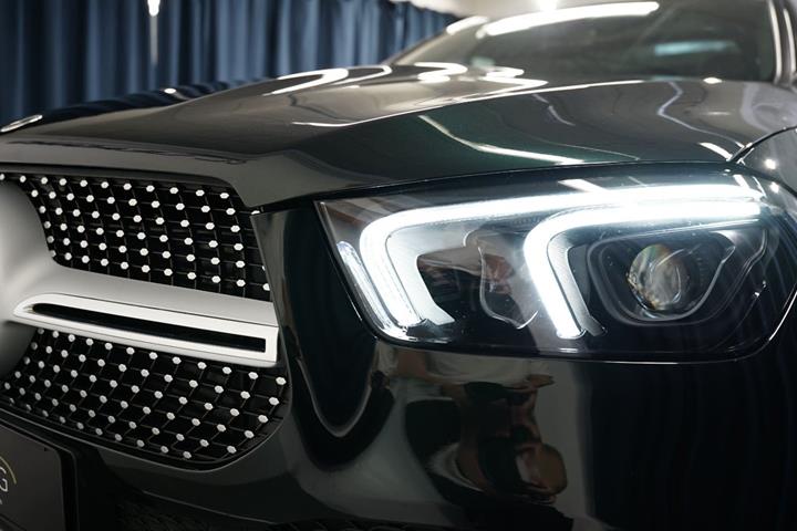 Grøn Mercedes GLE350 de fra 2022