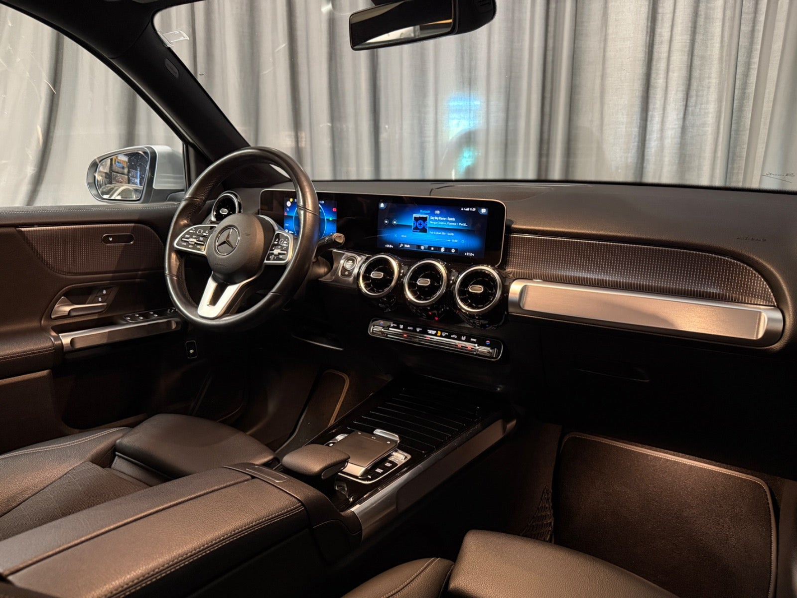 Sølv Mercedes GLB220 d fra 2020