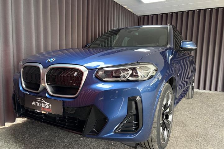 Blå BMW iX3 fra 2022