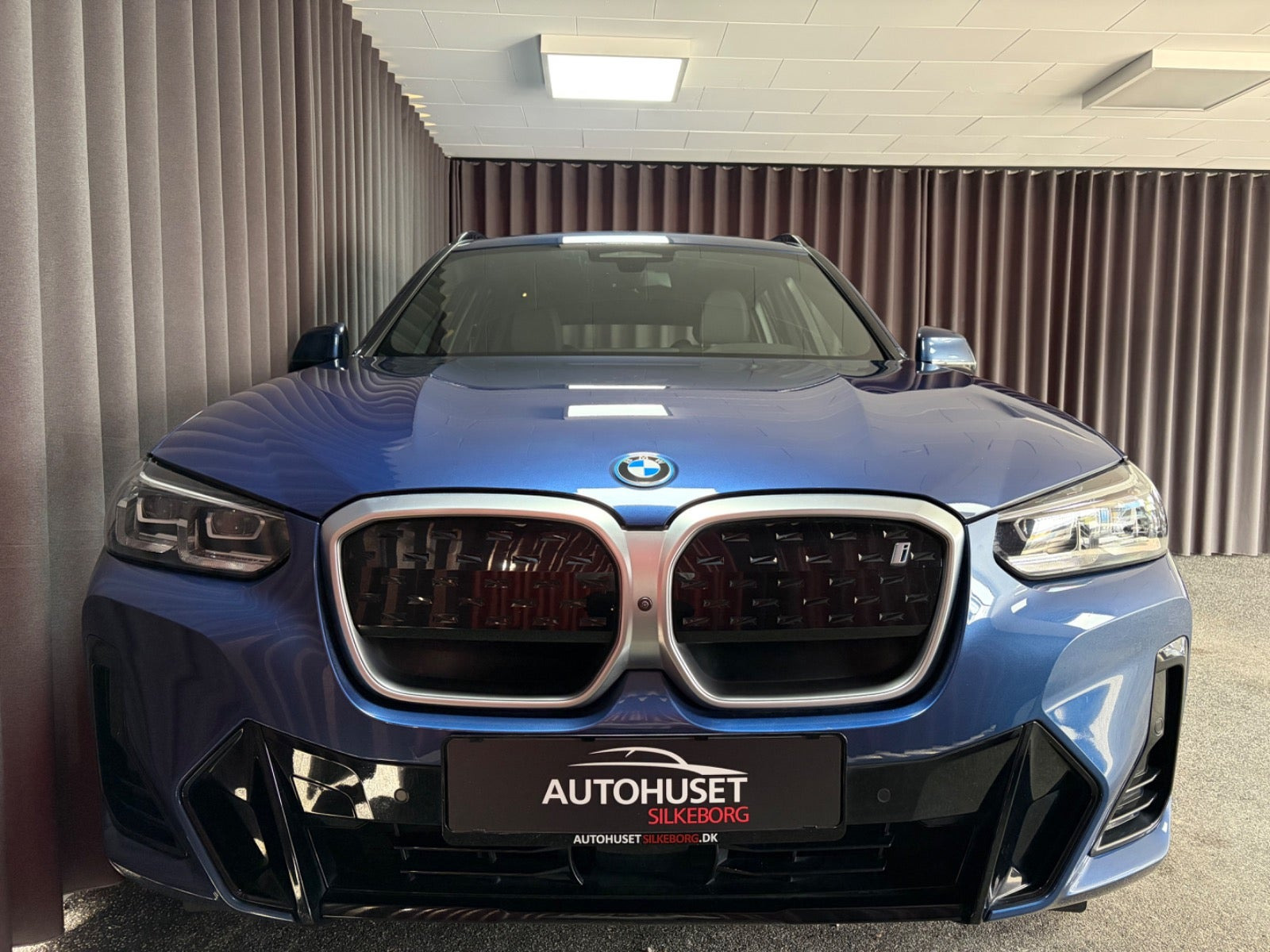 Blå BMW iX3 fra 2022