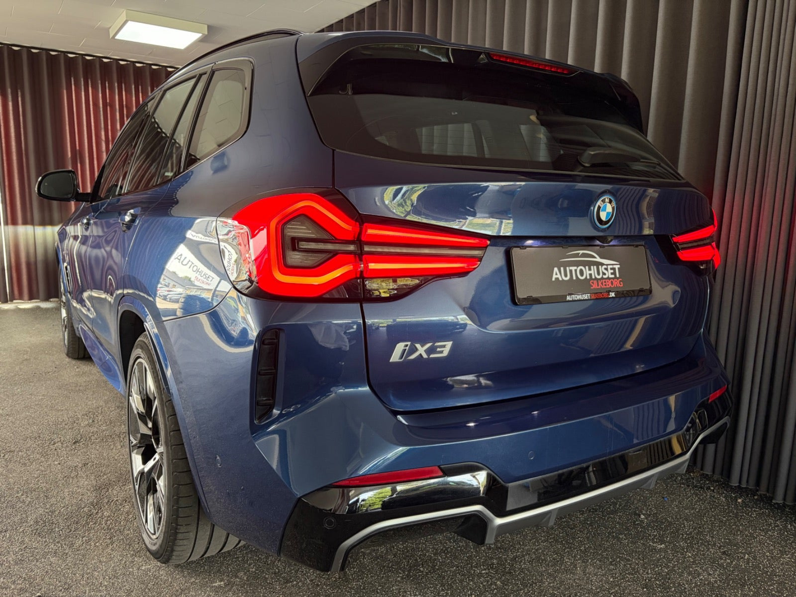 Blå BMW iX3 fra 2022
