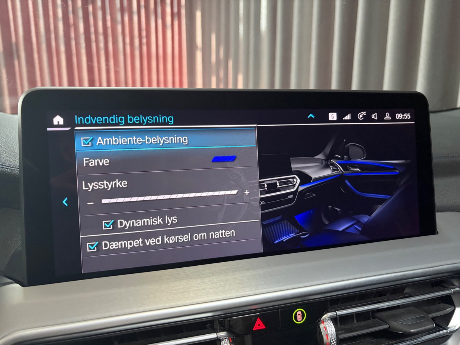 Blå BMW iX3 fra 2022