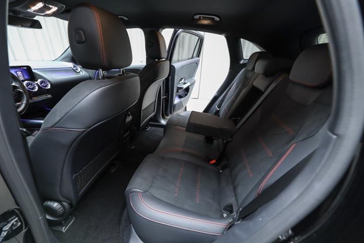 Sort Mercedes EQA250+ fra 2024