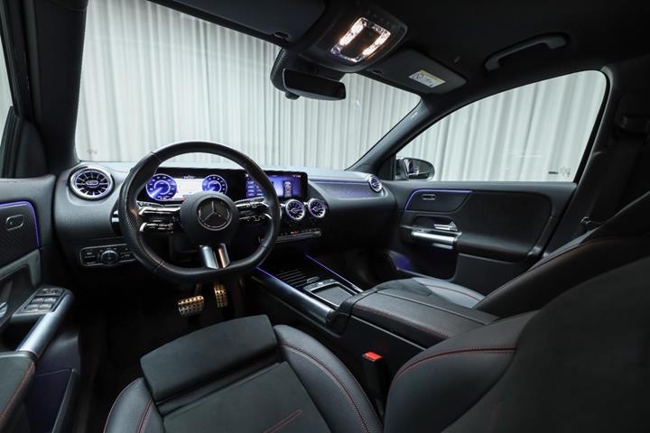 Sort Mercedes EQA250+ fra 2024