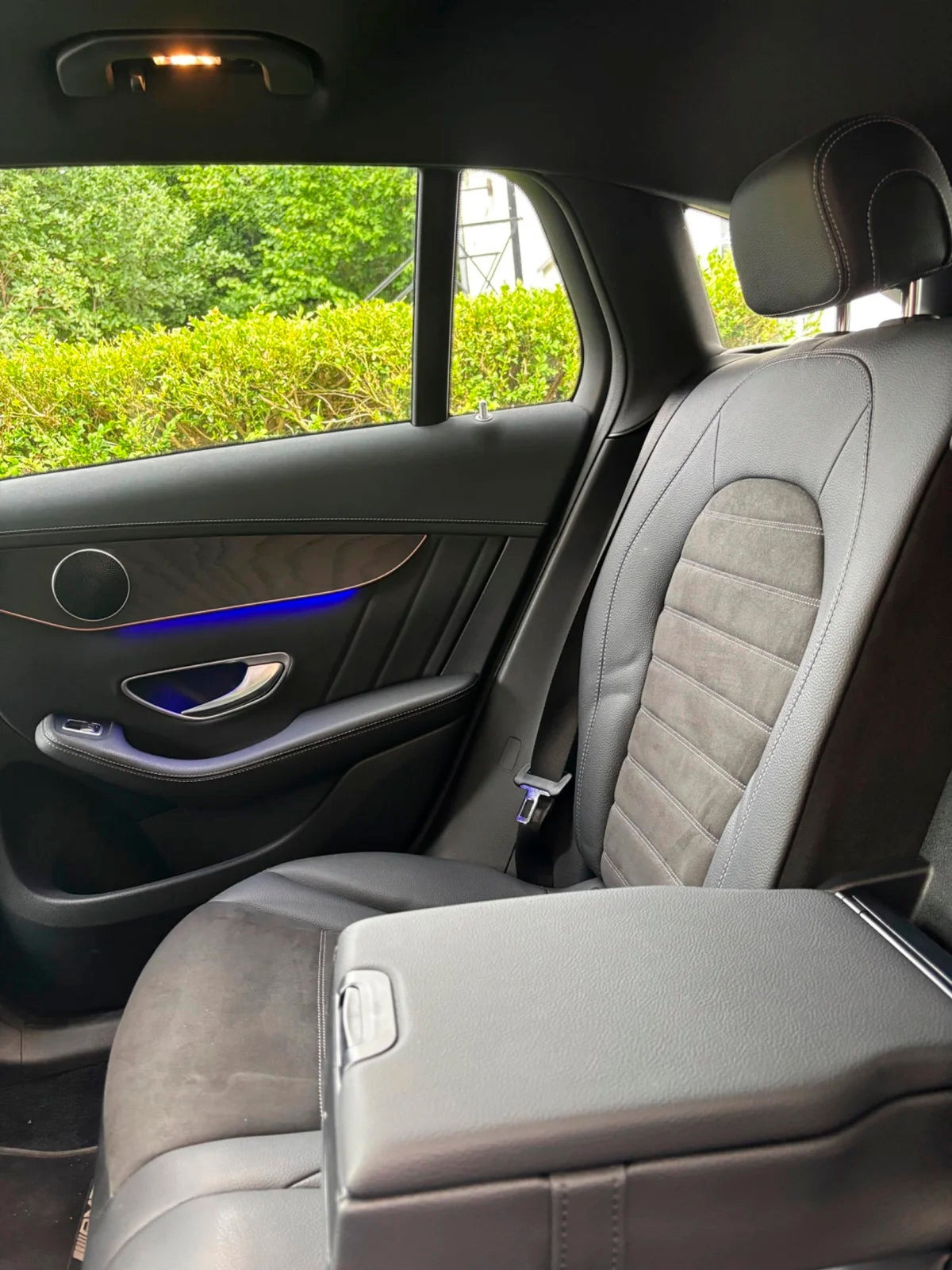 Sort Mercedes EQC400 fra 2020