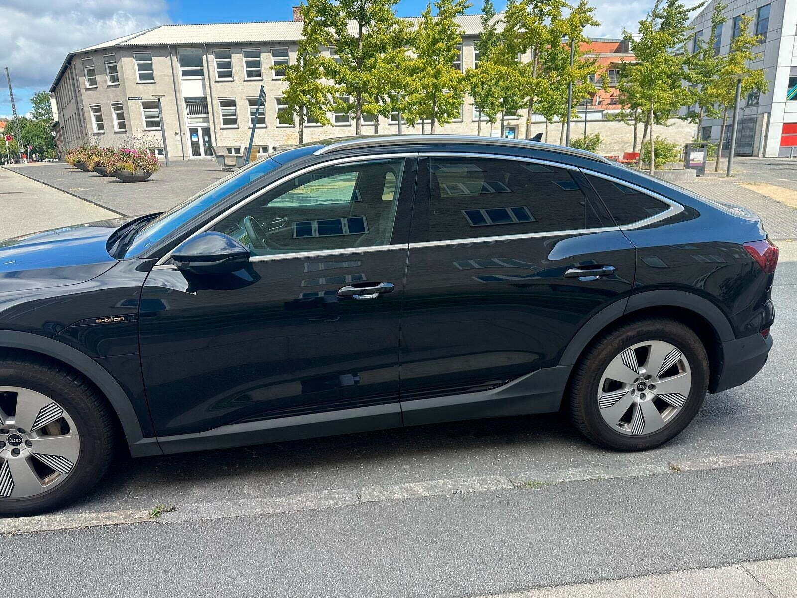 Sort Audi e-tron fra 2021