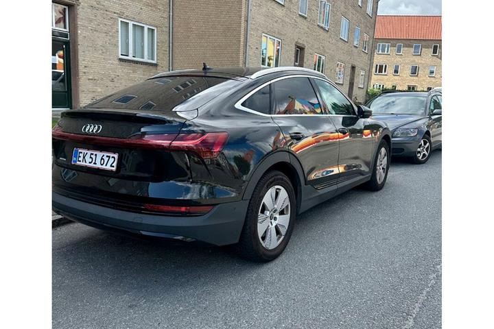 Sort Audi e-tron fra 2021