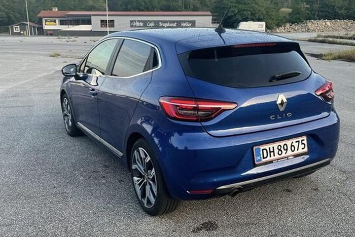 Blå Renault Clio V fra 2020