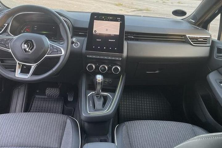 Blå Renault Clio V fra 2020