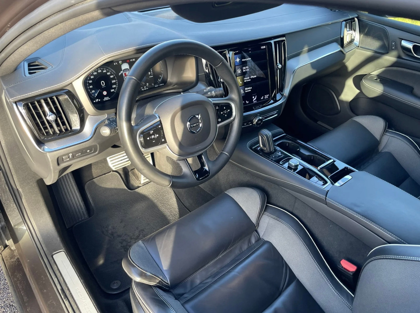 Grå Volvo V60 fra 2022