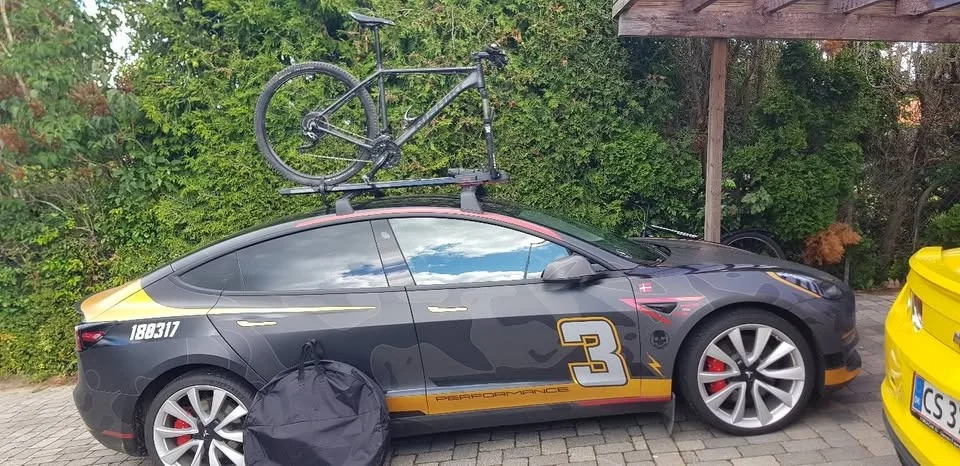 Hvid Tesla Model 3 fra 2019