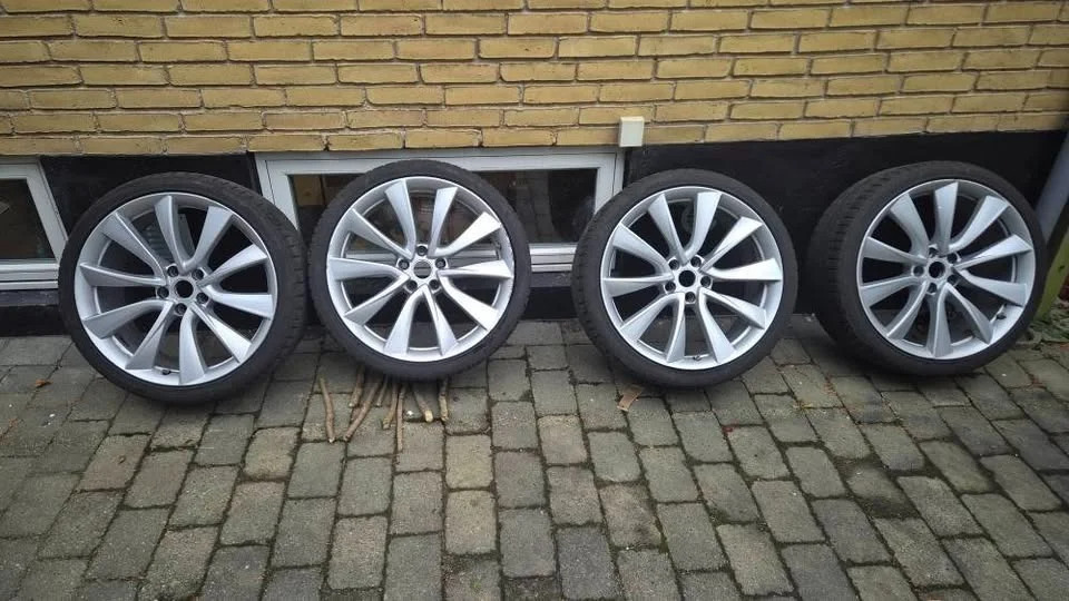 Hvid Tesla Model 3 fra 2019