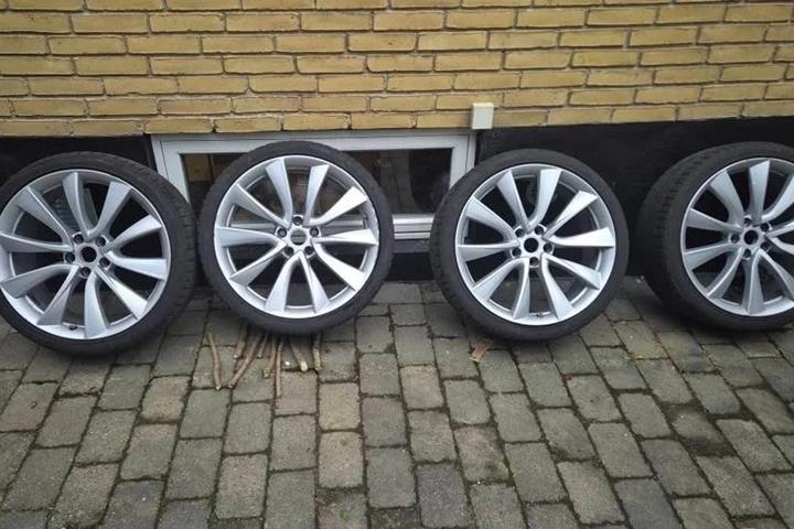 Hvid Tesla Model 3 fra 2019