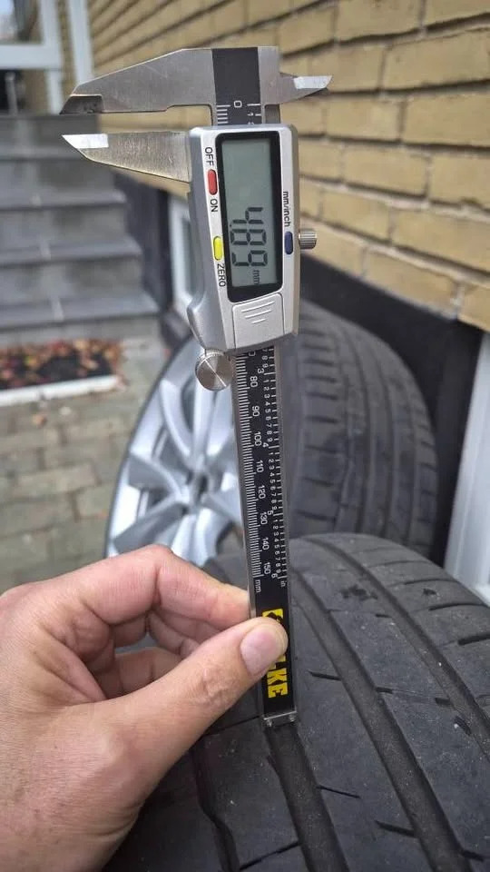 Hvid Tesla Model 3 fra 2019