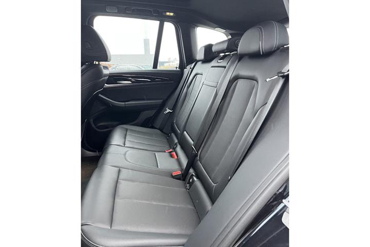 Sort BMW iX3 fra 2022