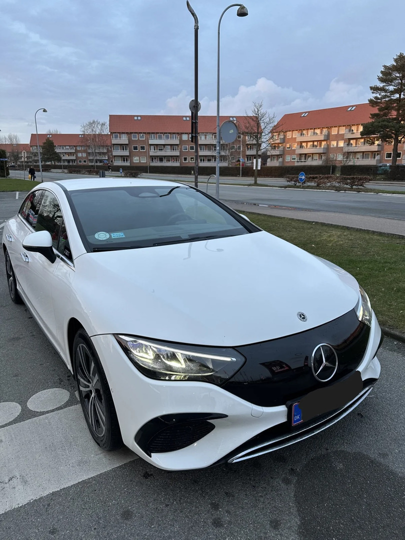 Mercedes EQE300 Electric Art
