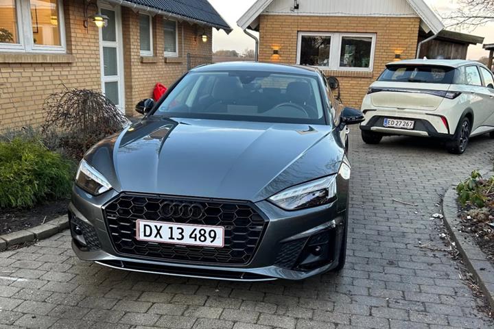 Grå Audi A5 fra 2024