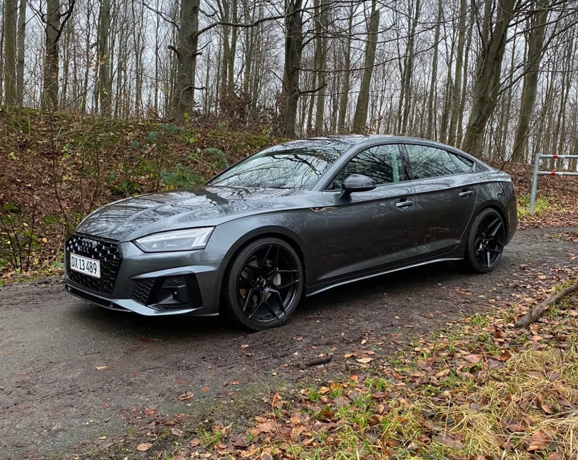 Grå Audi A5 fra 2024