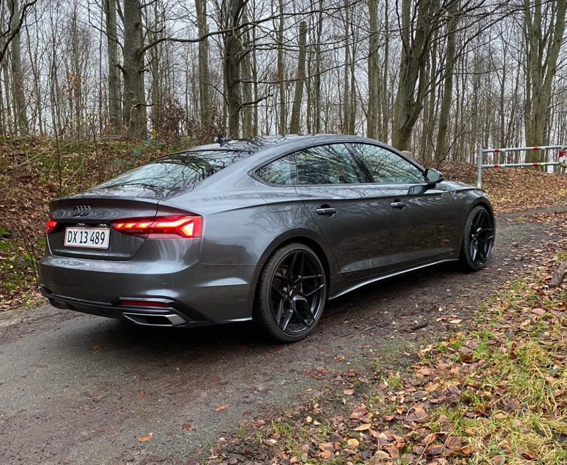 Grå Audi A5 fra 2024