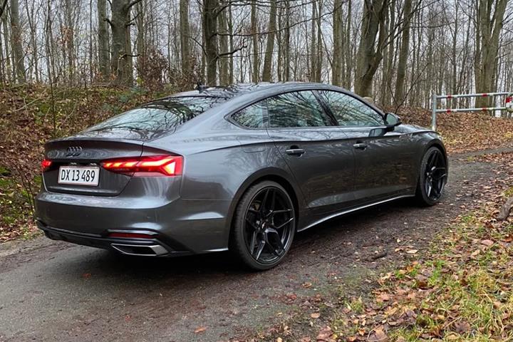 Grå Audi A5 fra 2024