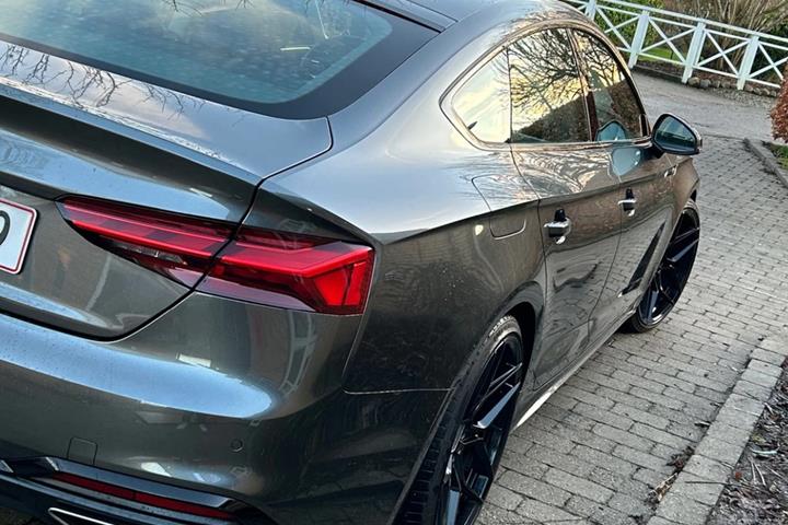 Grå Audi A5 fra 2024