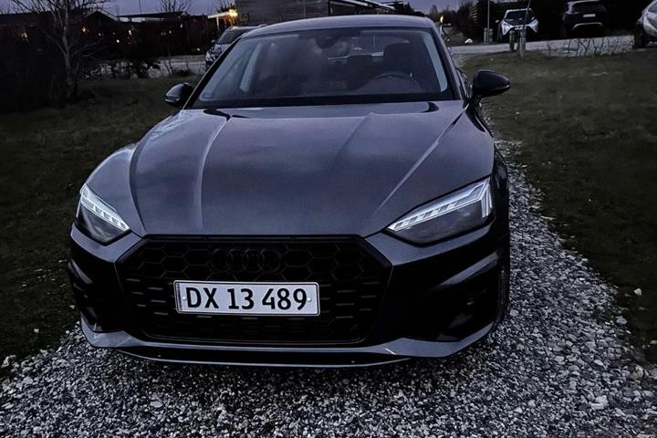 Grå Audi A5 fra 2024