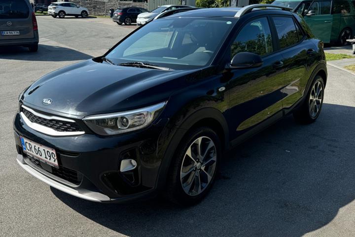 Sort Kia Stonic fra 2020 set udefra