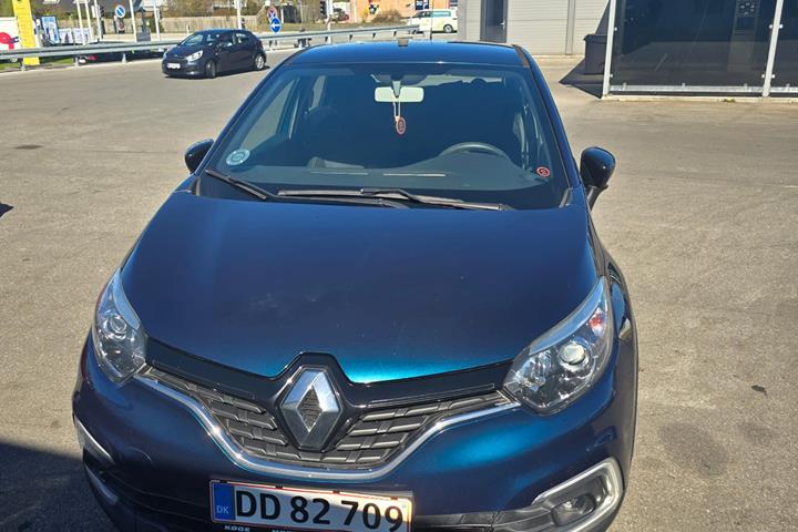 Blå Renault Captur fra 2018