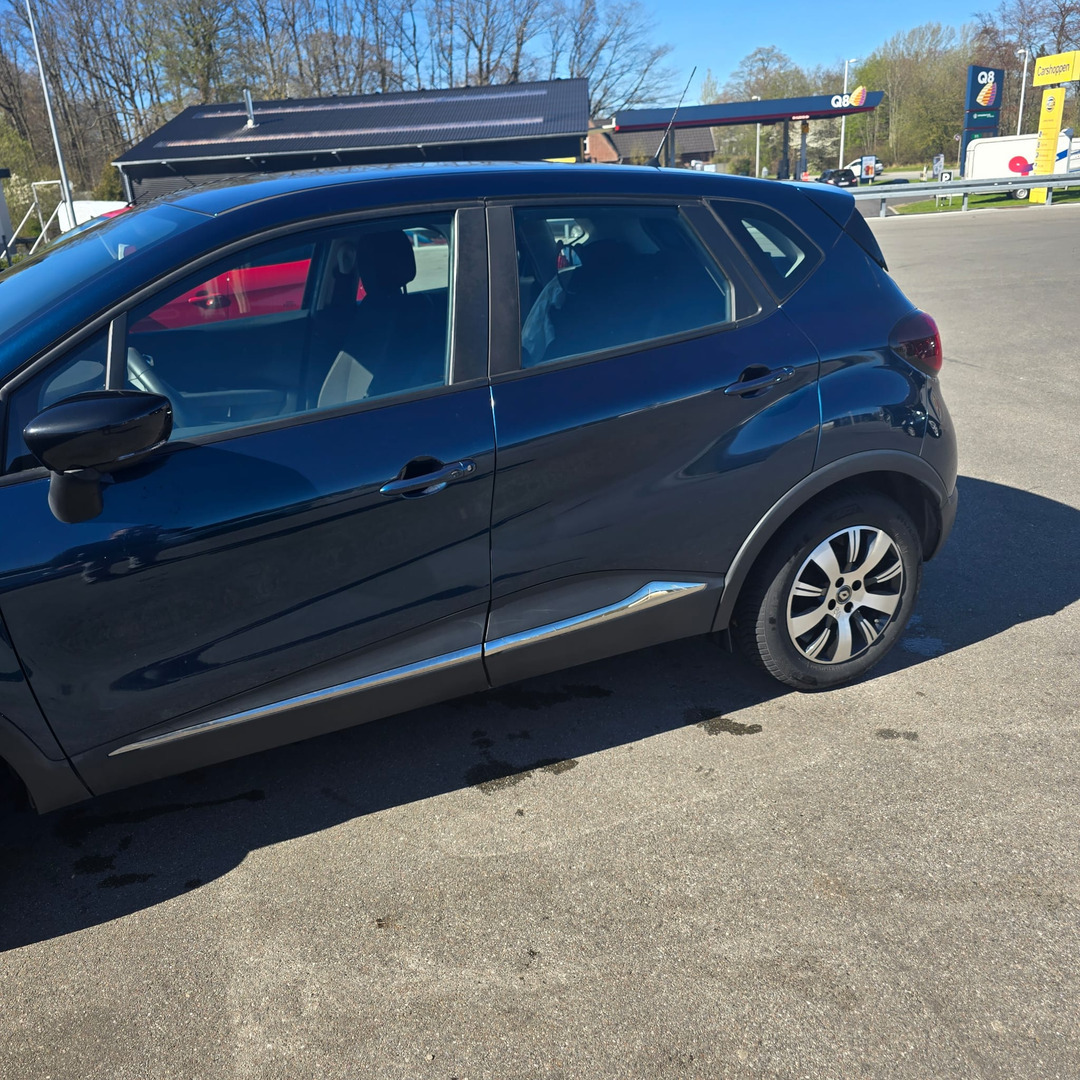 Blå Renault Captur fra 2018