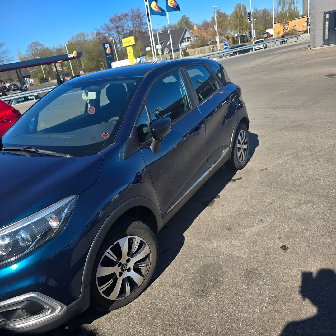Blå Renault Captur fra 2018