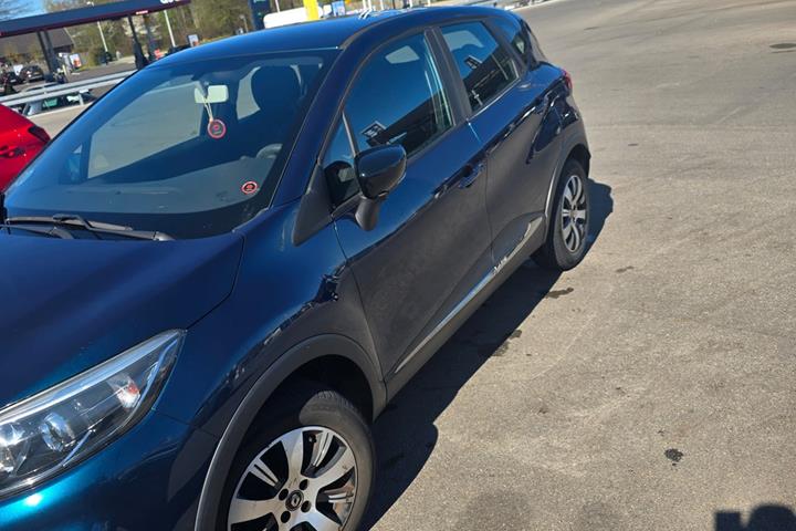 Blå Renault Captur fra 2018