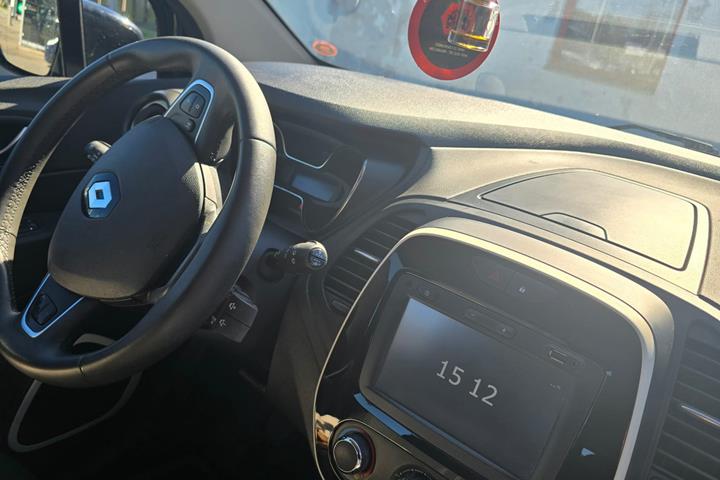 Blå Renault Captur fra 2018