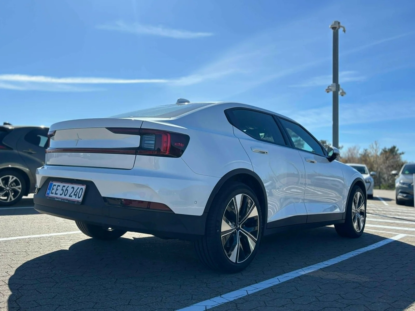 Hvid Polestar 2 fra 2023