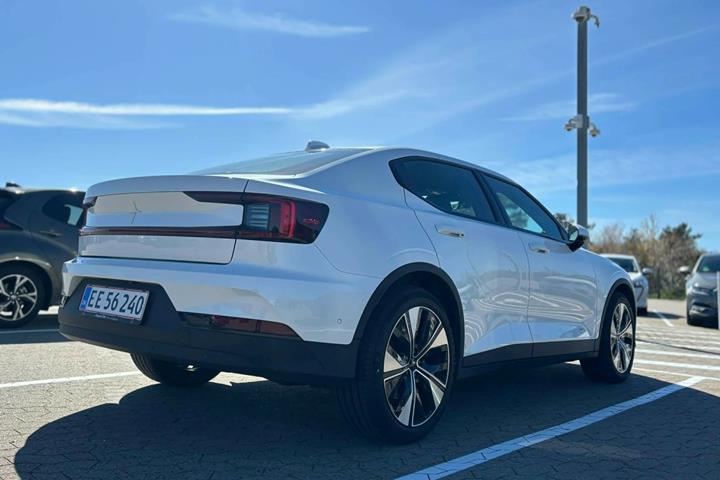 Hvid Polestar 2 fra 2023