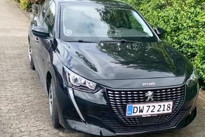 Sort Peugeot 208 fra 2023